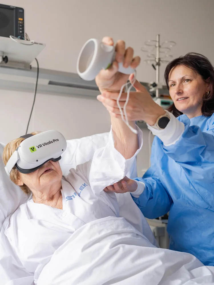 Rehabilitace s virtuální realitou. Efektivní metodu testují v Prostějově, Přerově i Šternberku