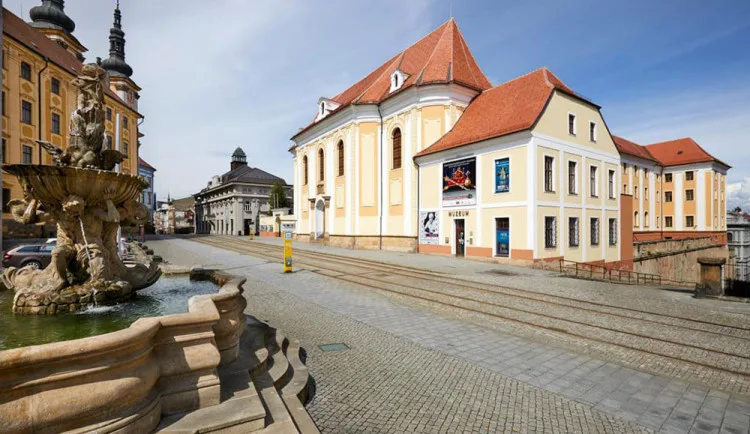 Poškozený sál svaté Kláry prochází restaurátorskými pracemi. Ty by měly skončit v květnu