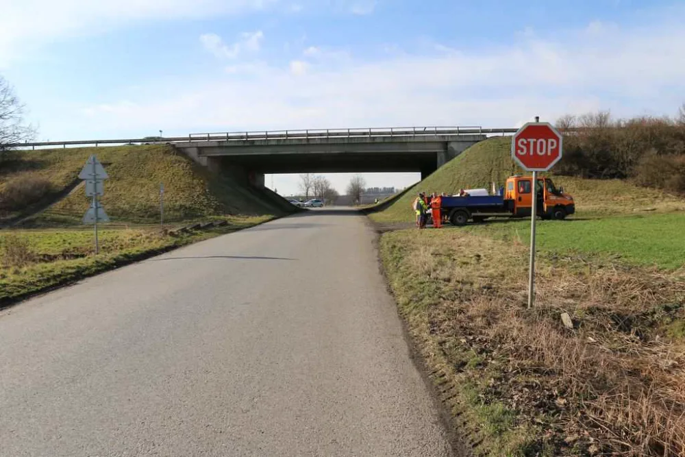 Na křižovatce na Prostějovsku šlo o život. Někdo vyměnil dopravní značky na hlavní a vedlejší silnici