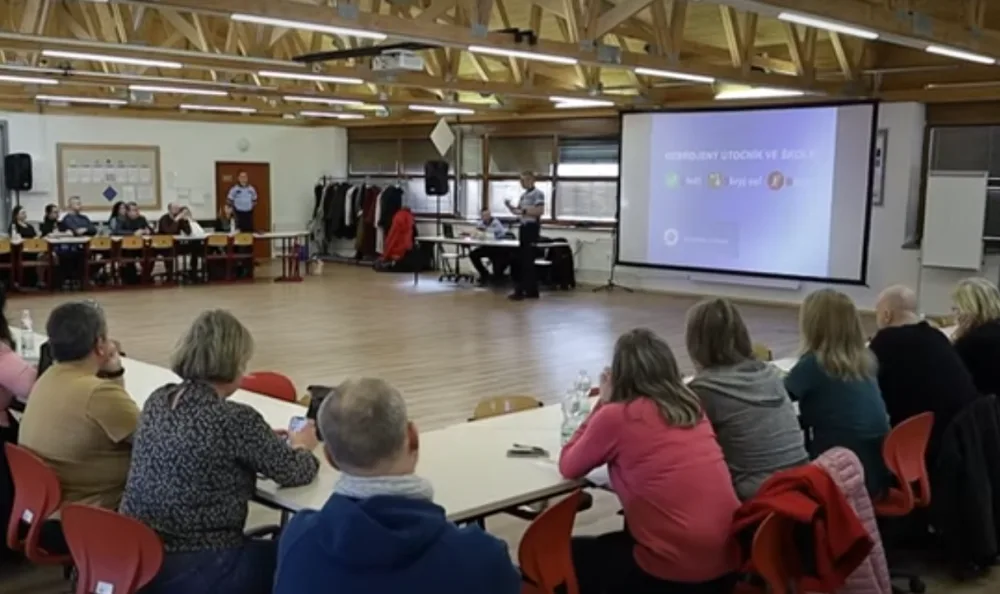 VIDEO: Školy v kraji se připravují na aktivního útočníka. Policie pořádá školení pro pedagogy
