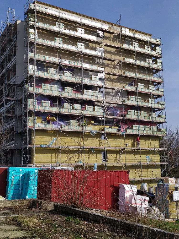 Batman zmizel za izolací. Olomoucká nemocnice modernizuje dětskou kliniku i ubytovny