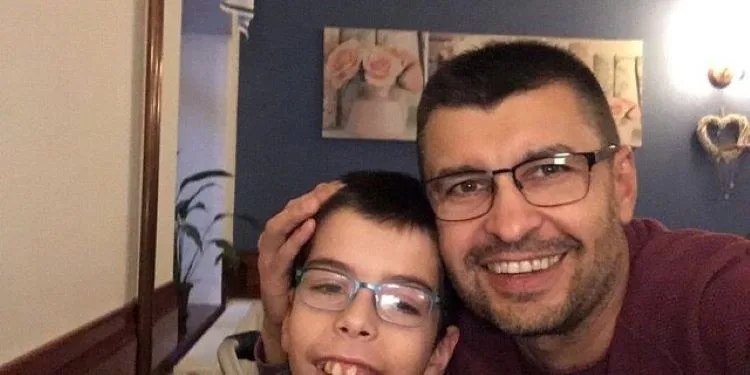 Martin ze Šumperka bojuje s neznámou nemocí. Už přestal úplně chodit, pomohl by mu elektrický vozík
