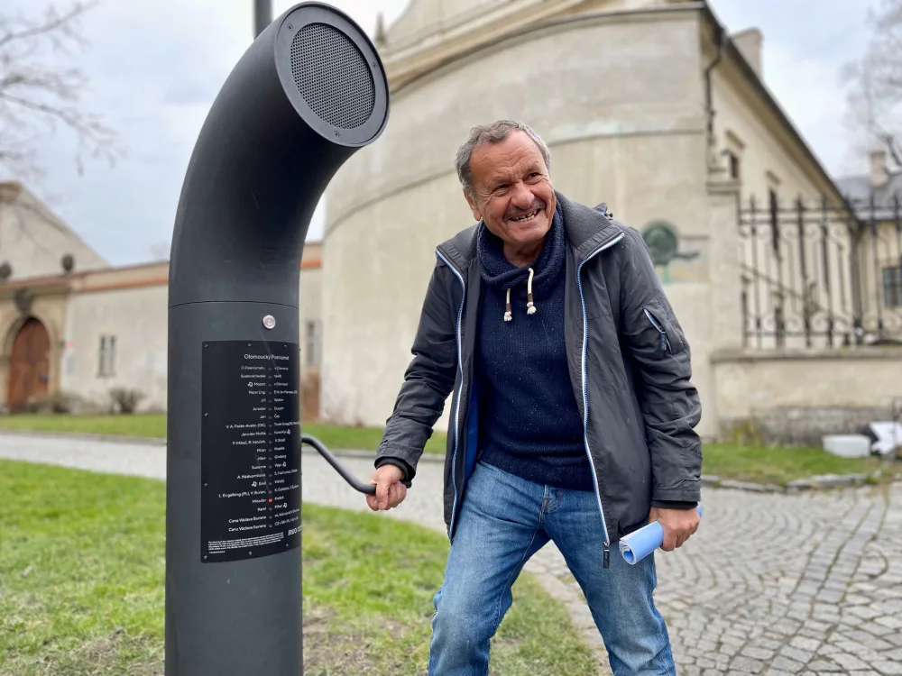 V Olomouci začal fungovat nový Poesiomat. Slyšet lze Plíhala, Kryla, Krobota, ale i básně Jiřího Wolkera