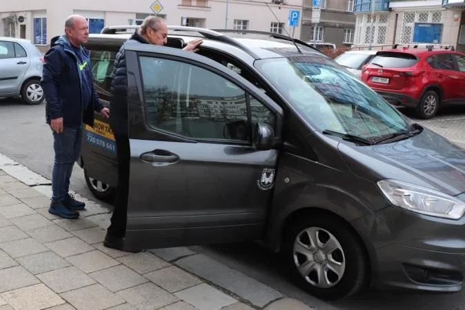 Přerované si oblíbili senior taxi. Magistrát pro službu pořídil další vozidlo