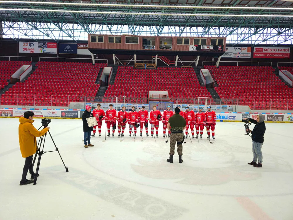 VIDEO: Olomoucké příprava na play-off podle hollywoodského trháku: do akce míří Hanební kohouti