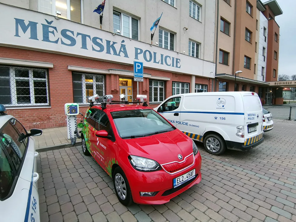 Speciální vůz hlídá platby za parkování v Olomouci. Za první měsíc odhalil stovky přestupků