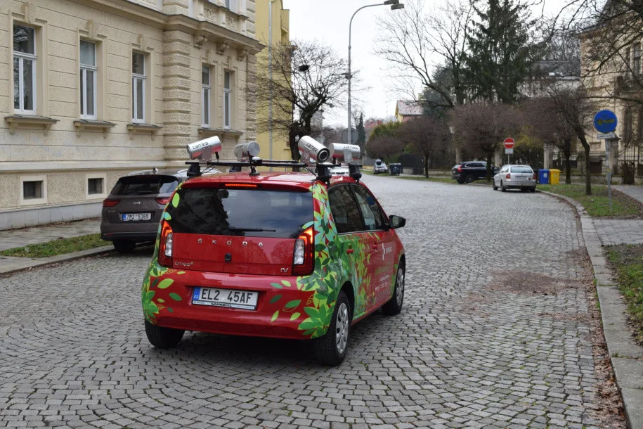 Skenovací elektromobil hlídá platby za parkování v Olomouci. Za první měsíc odhalil stovky přestupků