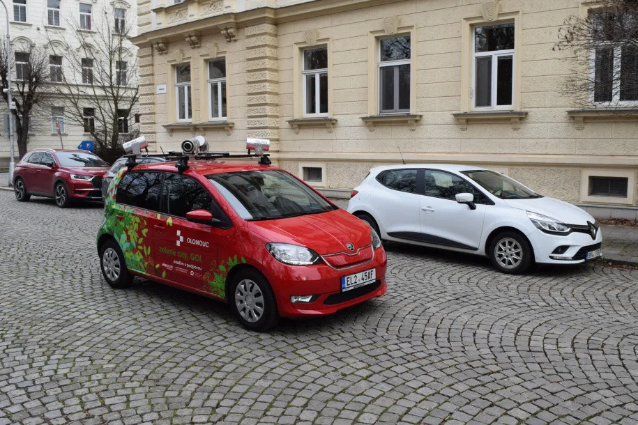 Skenovací elektromobil hlídá platby za parkování v Olomouci. Za první měsíc odhalil stovky přestupků