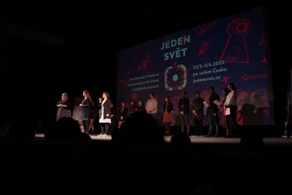 Co nabídne letošní festival Jeden svět? Filmy, debaty i podcast Přepište dějiny