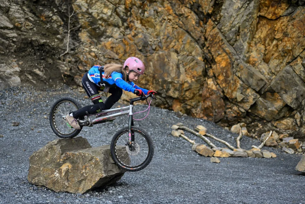 Po skateparku a bikrosové dráze má nyní Zábřeh také areál pro biketrial. Město podporuje mládež