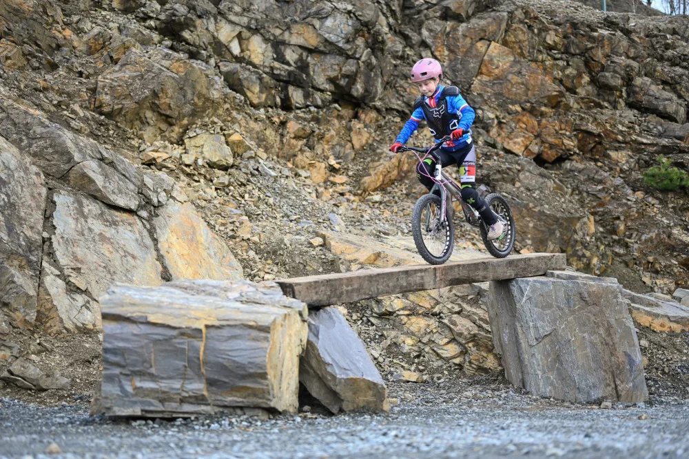 Po skateparku a bikrosové dráze má nyní Zábřeh také areál pro biketrial. Město podporuje mládež