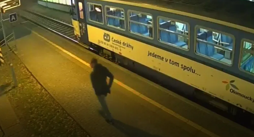 VIDEO: Policie pátrá po svědkovi loupeže, která se stala pozdě večer v polovině února u Postřelmova