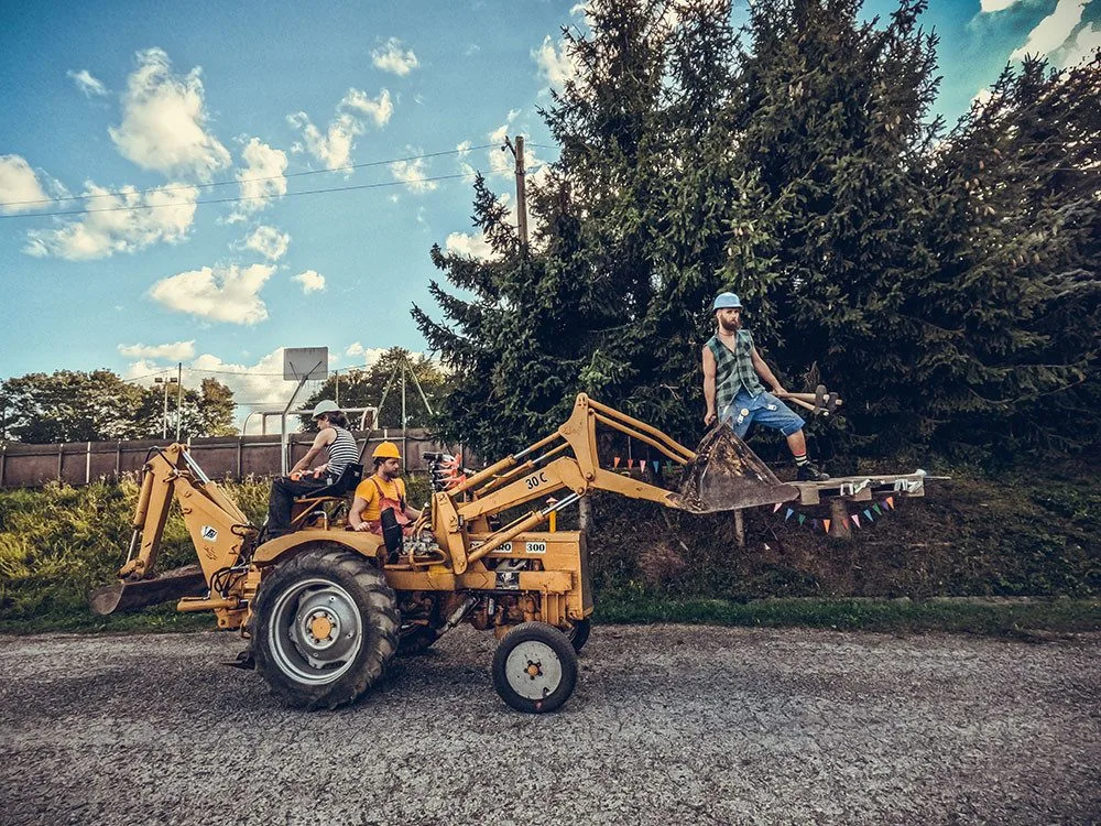 Novocirkusový festival v Olomouci nabídne úchvatná představení v letním kině i akrobacii na bagru