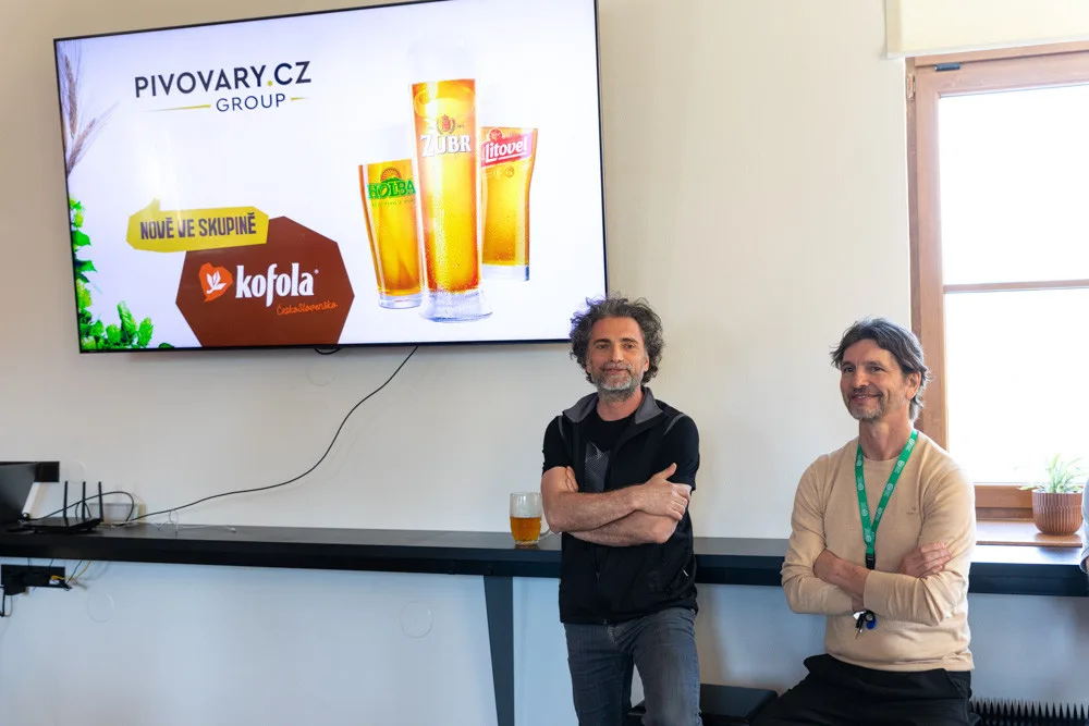 Generální ředitel Kofoly Jannis Samaras a generální ředitel Pivovary CZ  Group René Musila