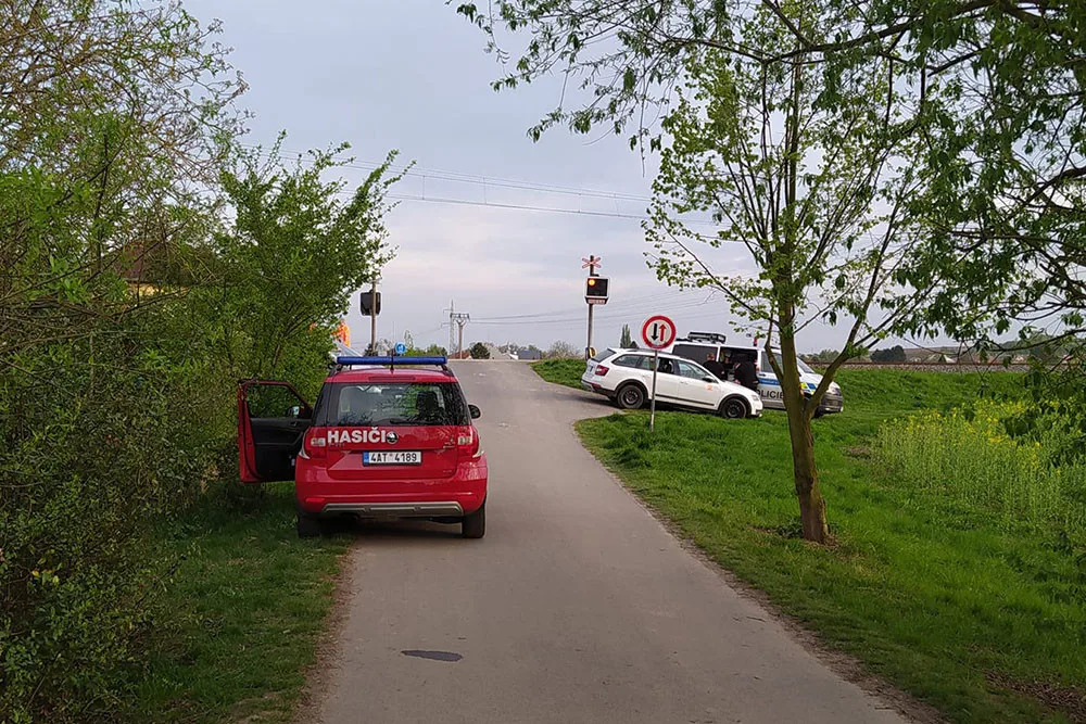 Na přejezdu v Olomouci zemřel po střetu s vlakem cyklista