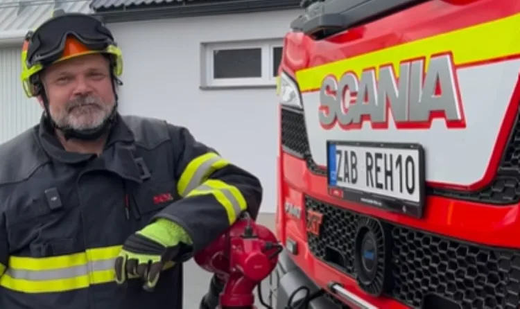 VIDEO: Bentley, nebo Scania? Hasiči v Zábřehu mají jasno, klip o nové cisterně baví internet