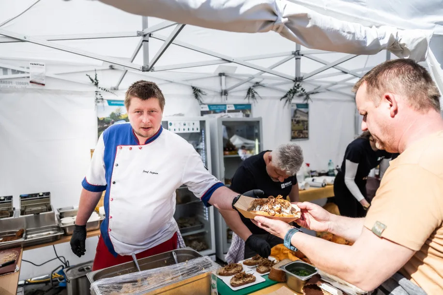 FOTOGALERIE: Šest a půl tuny tvarůžků za víkend. Olomoucký festival přilákal přes 20 tisíc lidí