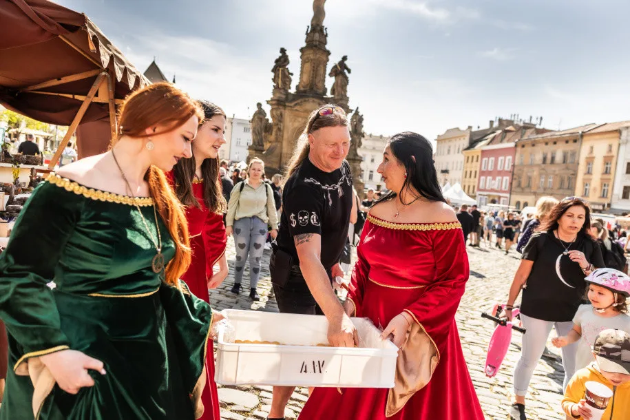 FOTOGALERIE: Šest a půl tuny tvarůžků za víkend. Olomoucký festival přilákal přes 20 tisíc lidí