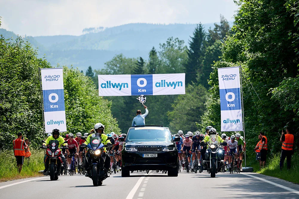 Jeseníky přivítají vycházející hvězdy cyklistiky. Na Závodu Míru zazářil i Pogačar s Vingegaardem