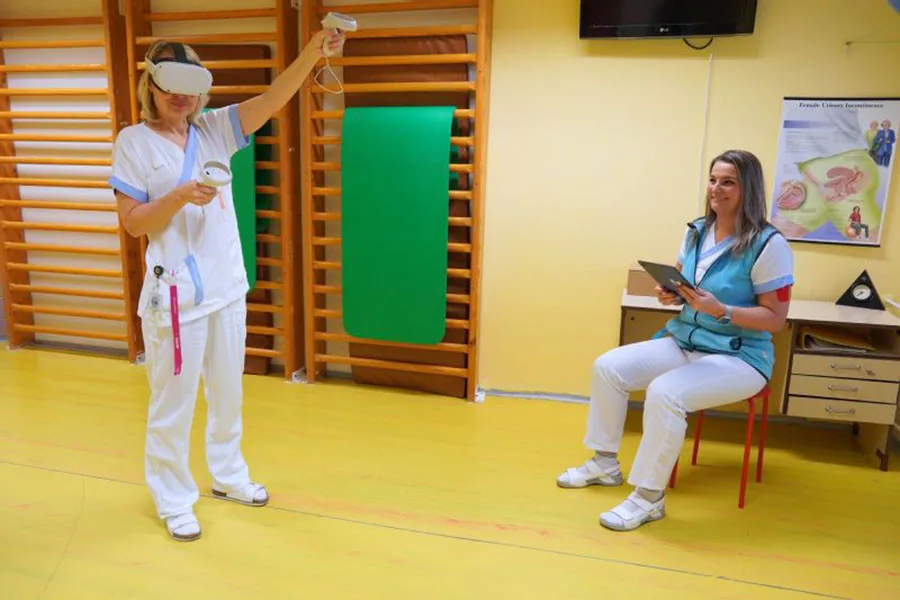 Motivace i odpoutání od bolesti. Zdravotníci z přerovské nemocnice oceňují pomoc virtuální reality