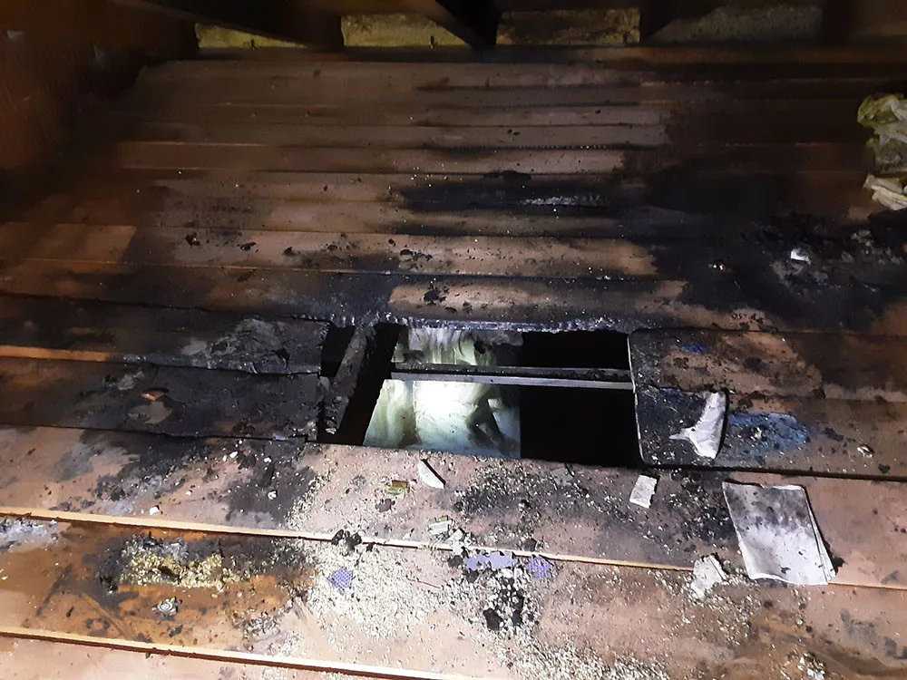 Noční požár rodinného domku zalarmoval hasiče na Šumpersku. Plameny se šířily z kotelny