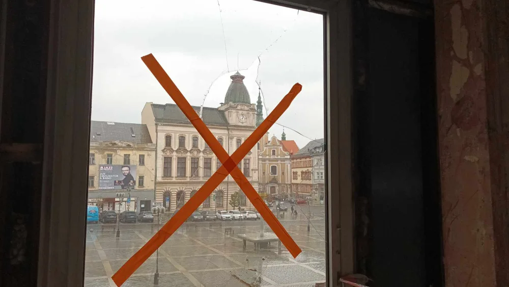 FOTOGALERIE: Z přerovského ESMA zůstal už jen skelet. Začaly se rýsovat základy venkovního schodiště