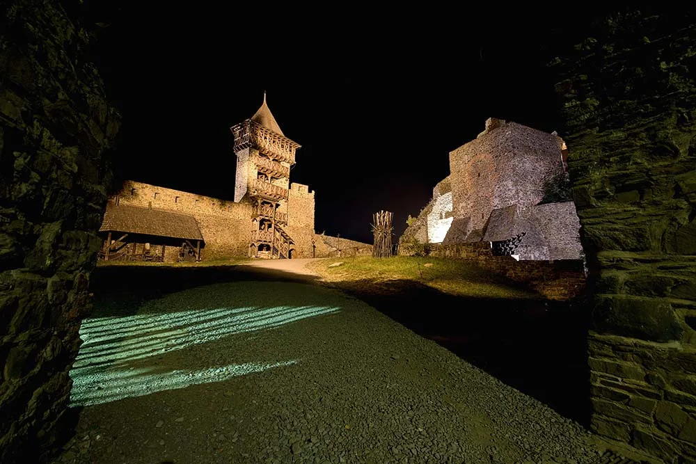 Nová výstava i přehlídka historických vozidel. Hrad Helštýn láká o víkendu na rozmanitý program