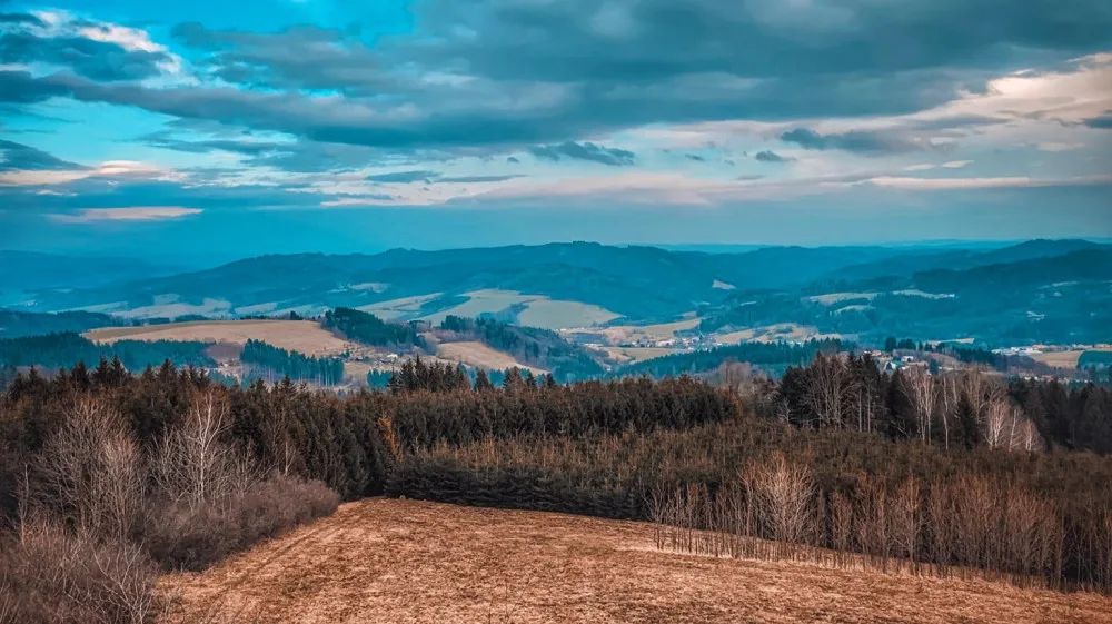 TIP NA VÝLET: Rozhledna Maruška nabízí kouzelné panoramatické výhledy na Hostýnské a Vizovické vrchy