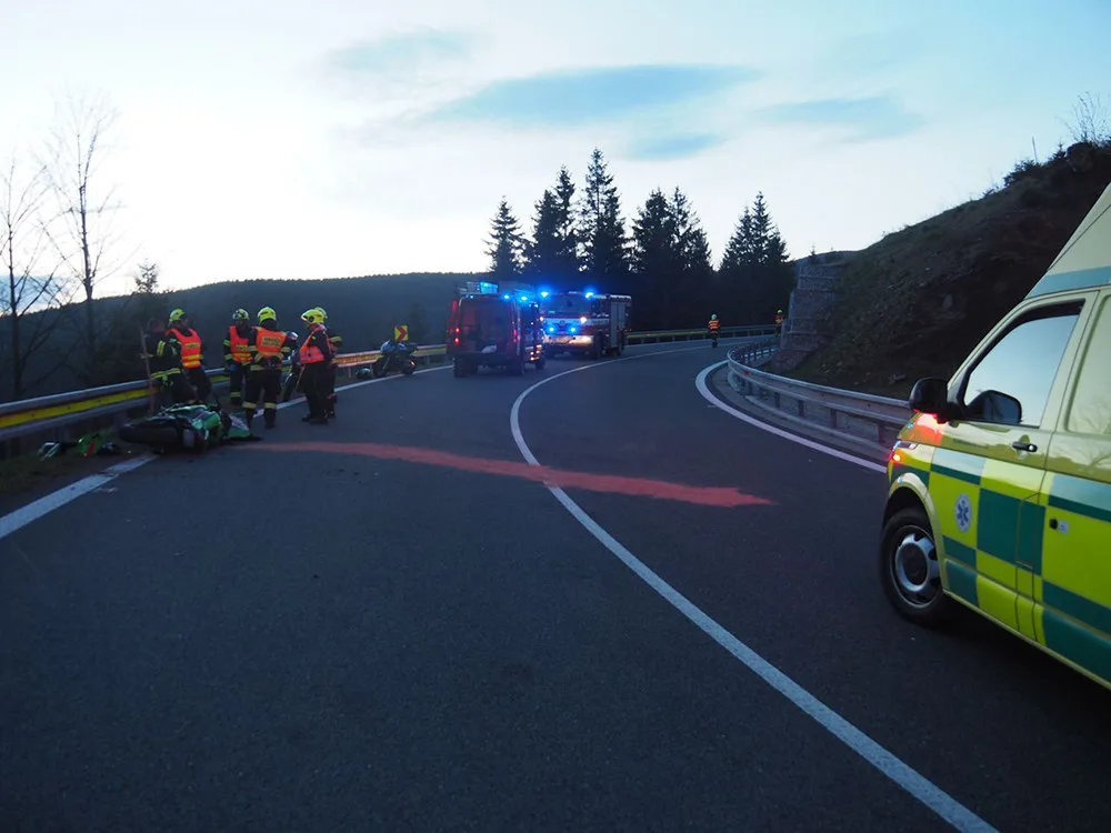 Na Červenohorském sedle havaroval třicetiletý motorkář