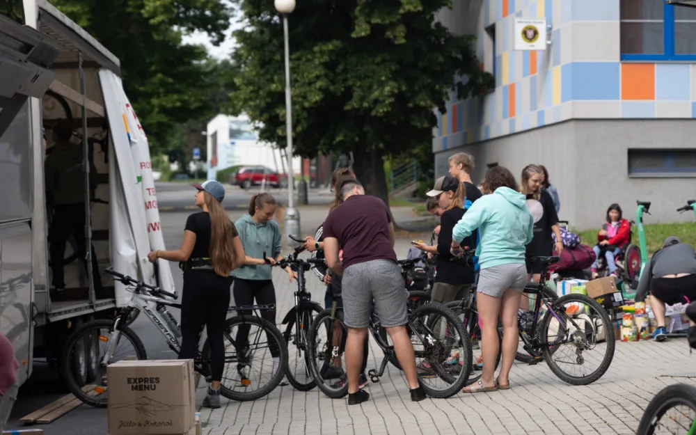 Studenti z Olomouce chtějí postižené dostat na vodu či na ferraty do Alp. Na expedici shánějí prostředky ve sbírce