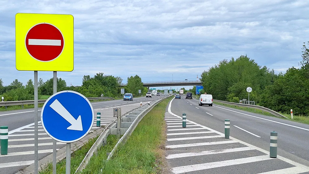 Řidiči budou na silnici I/55 projíždět omezením až do konce prázdnin