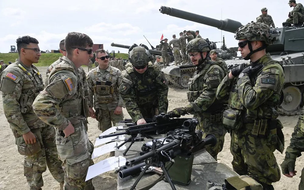 Společného cvičení se účastní 800 vojáků z USA a 350 příslušníků české armády