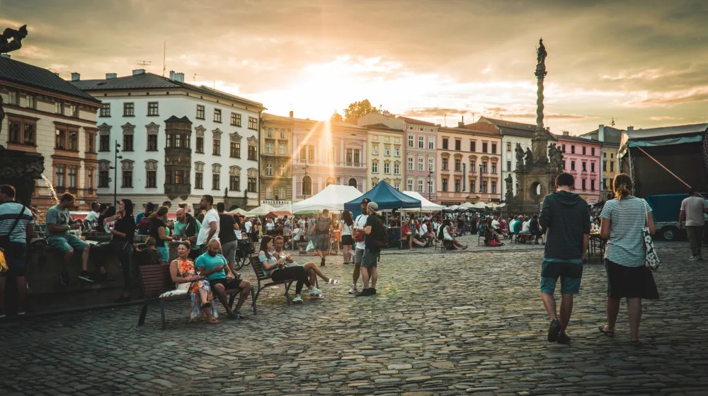Dolní náměstí dnes a zítra ovládnou tradiční Olomoucké vinné slavnosti. V sobotu proběhne velká degustace