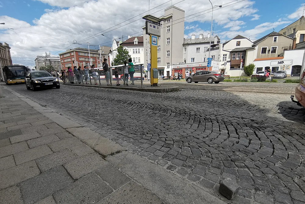 Dlážděná vozovka na třídě Svobody v Olomouci projde nutnou opravou