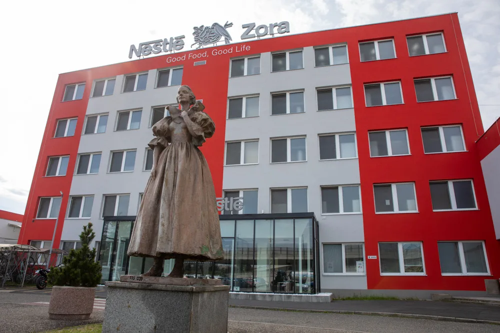 FOTOGALERIE: Statisíce tyčinek za den. Zora Olomouc rozšiřuje portfolio, řešit musí i obří zdražení kakaa