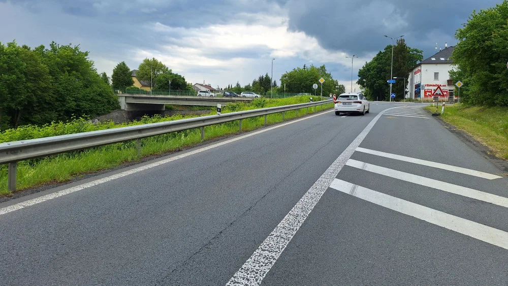 V Mohelnici se na čas zavře klíčová odbočka na dálnici směrem do Čech. Na sjezdech je poškozeý asfalt