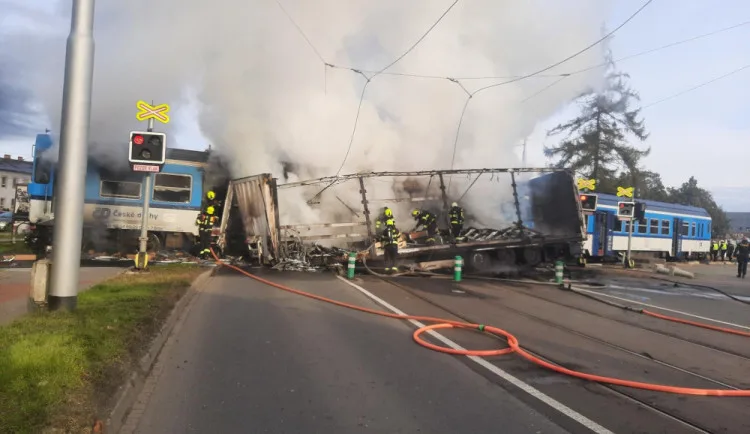 Před soudem je srážka kamionu s vlakem a požár na přejezdu v Olomouci. Polský řidič přiznal vinu