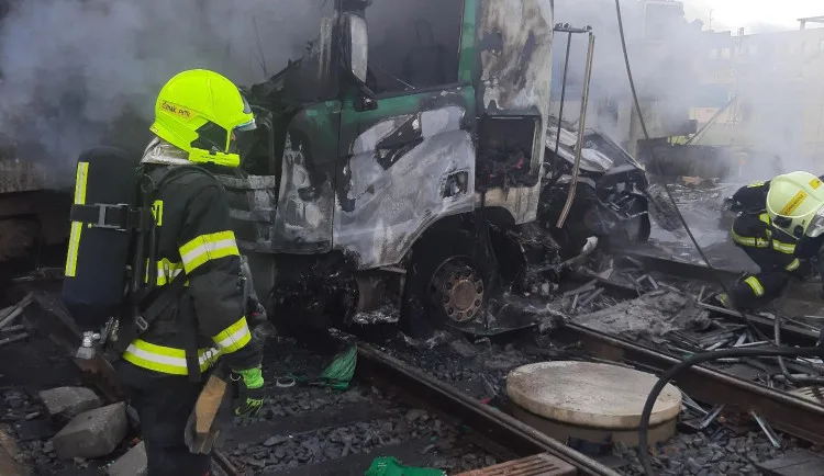 Před soudem je srážka kamionu s vlakem a požár na přejezdu v Olomouci. Polský řidič přiznal vinu