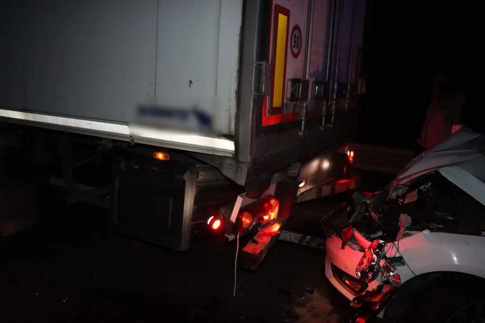 Dálnici u Litovle v noci zablokovala nehoda tří aut. Osmadvacetiletý viník odmítl dechovou zkoušku