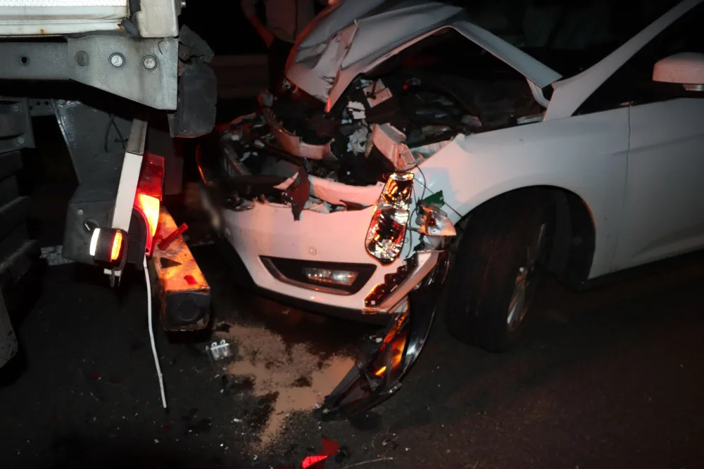 Dálnici u Litovle v noci zablokovala nehoda tří aut. Osmadvacetiletý viník odmítl dechovou zkoušku