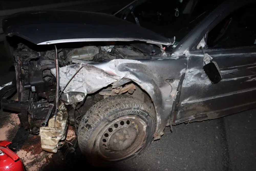 Dálnici u Litovle v noci zablokovala nehoda tří aut. Osmadvacetiletý viník odmítl dechovou zkoušku