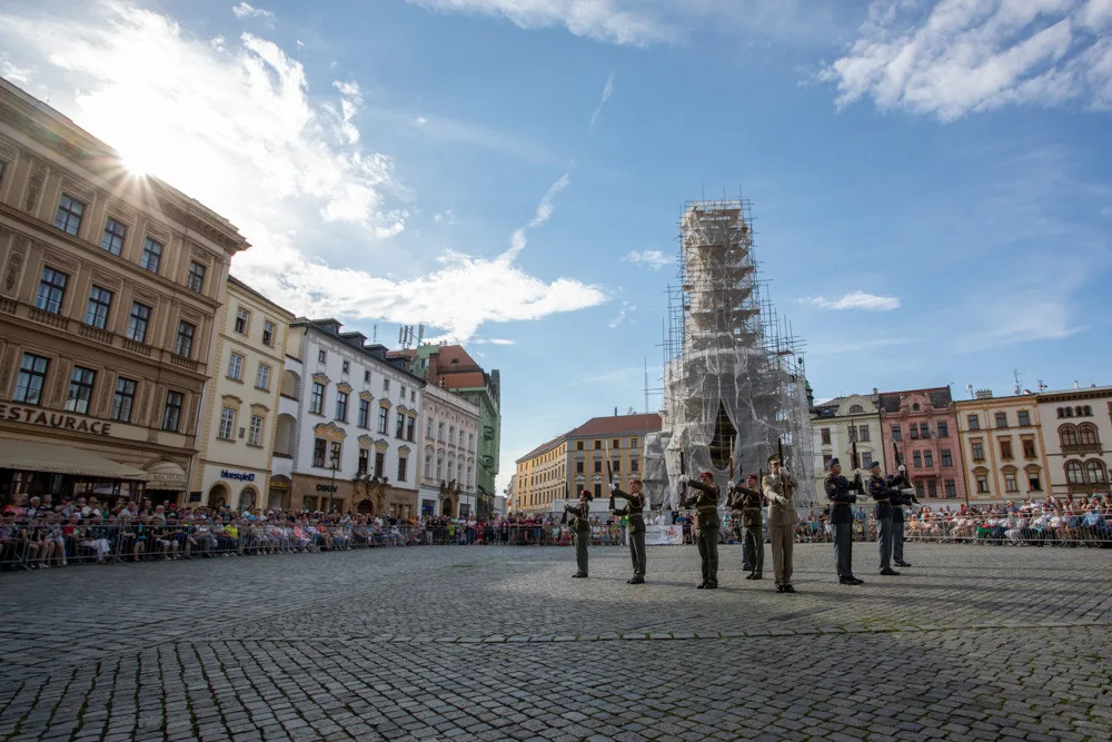 Čestná stráž Armády ČR při svém vystoupení na DrillFestu v Olomouci