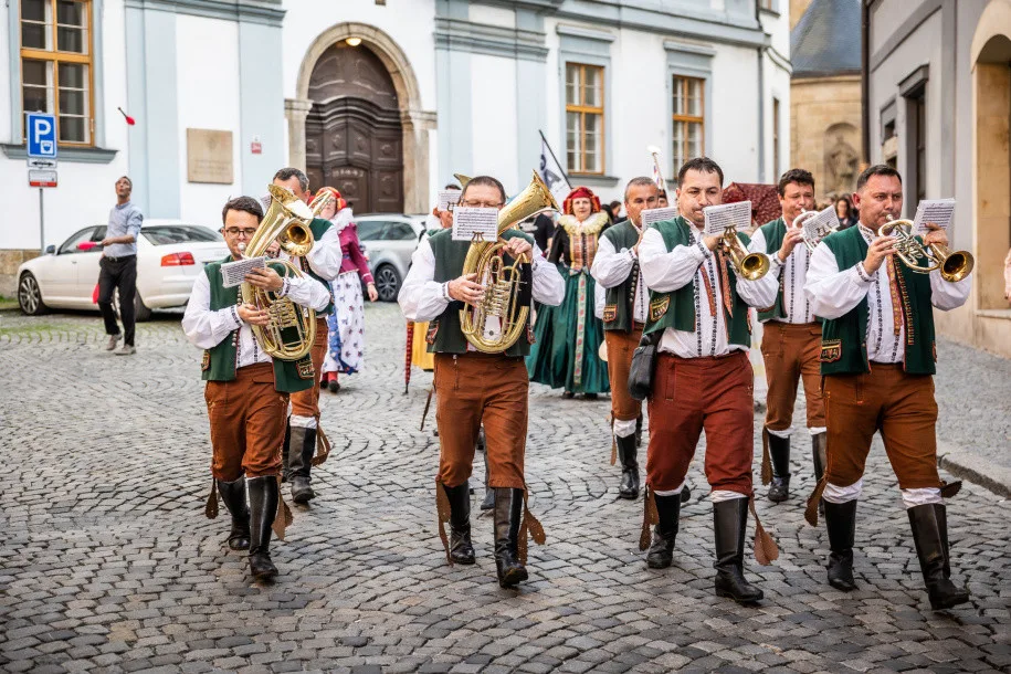Až do neděle Olomouc opanují Svátky města. Na programu je průvod, historický jarmark i koncerty
