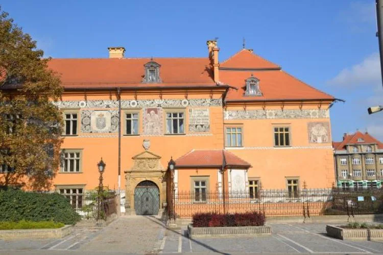 Atrakce na zámku v Prostějově. Město vyčistí a překryje sklem historickou studnu, bude možné po ní chodit