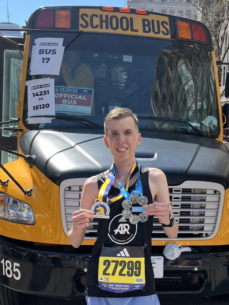 Jan Klásek v Bostonu dokončil šestý ze série světových maratonů a stal se držitelem ocenění Six Star Medal