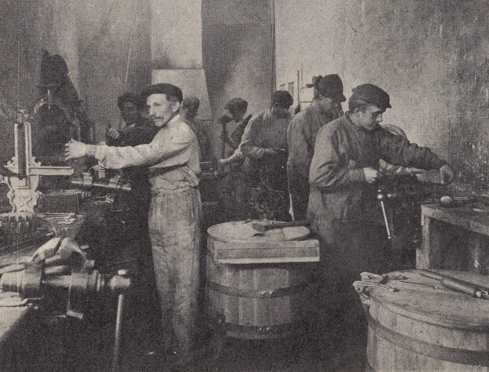 Montovna hranické továrny Rak a Hobza vyrábějící pračky (1906).