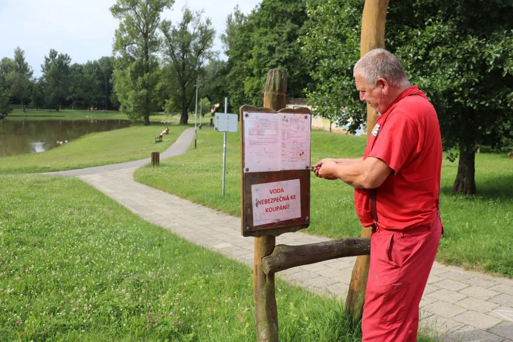 V rekreační lokalitě nedaleko řeky Bečvy v Přerově je kvalita vody na nejhorším, pátém stupni