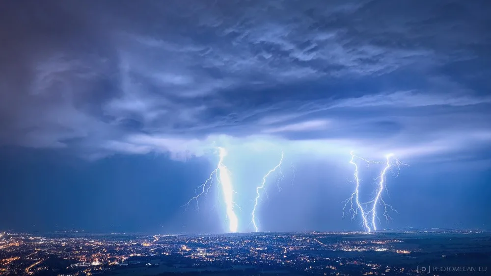 Bouřka nad Olomoucí - ilustrační foto