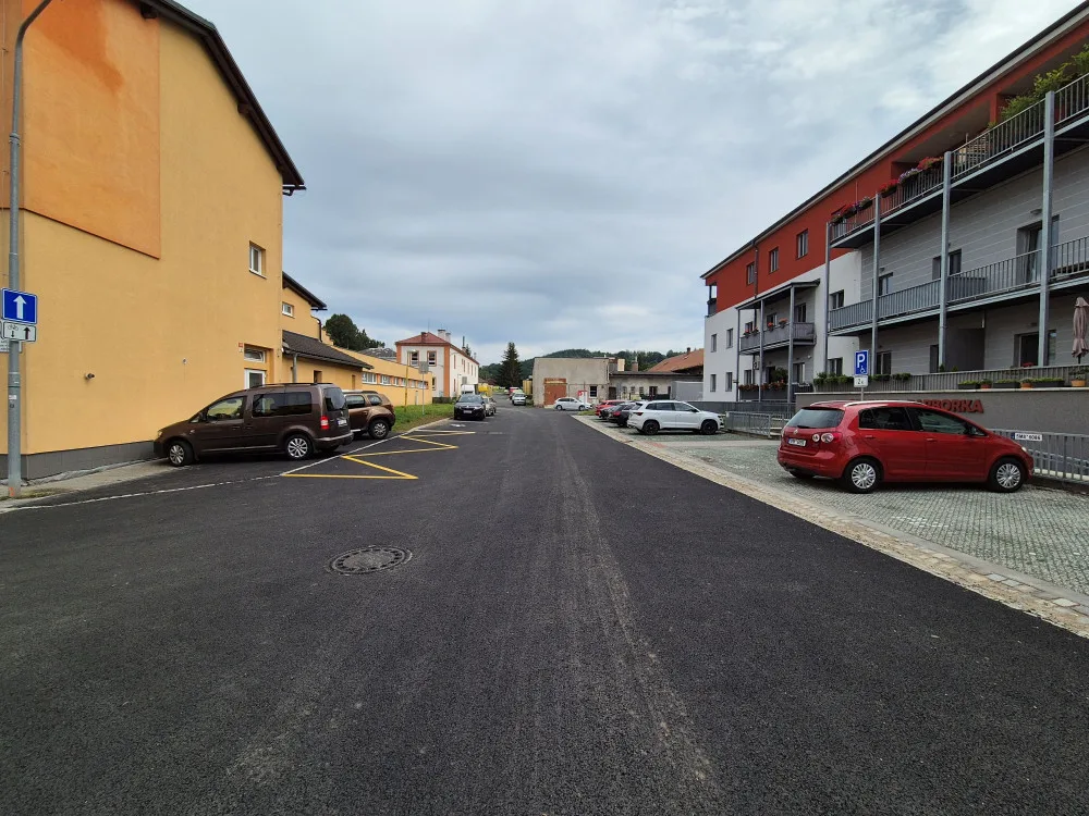 Šumperk opravil jižní část areálu bývalých kasáren. Nové komunikace přišly na dva a půl milionu