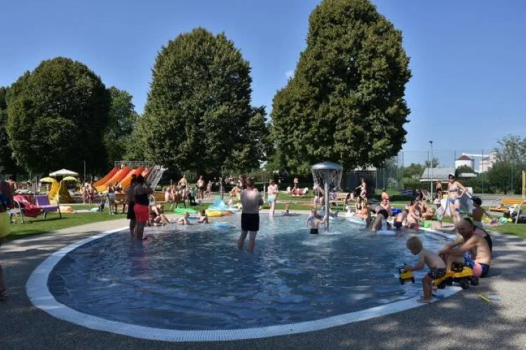 Koupaliště lákají návštěvníky. V Litovli je prodloužená otevírací doba, Penčice mají slevu vstupného